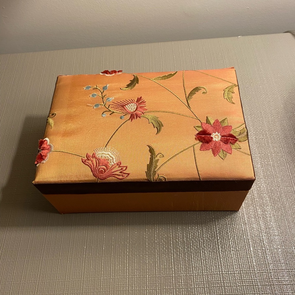 Apri Cornell Embroidered Floral Orange and Red Decorative Jewelry Box